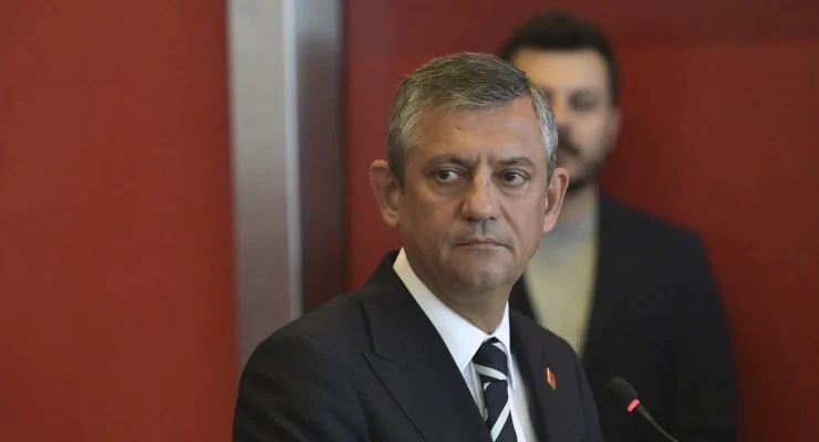 Özgür Özel canlı yayında vatandaştan para istedi
